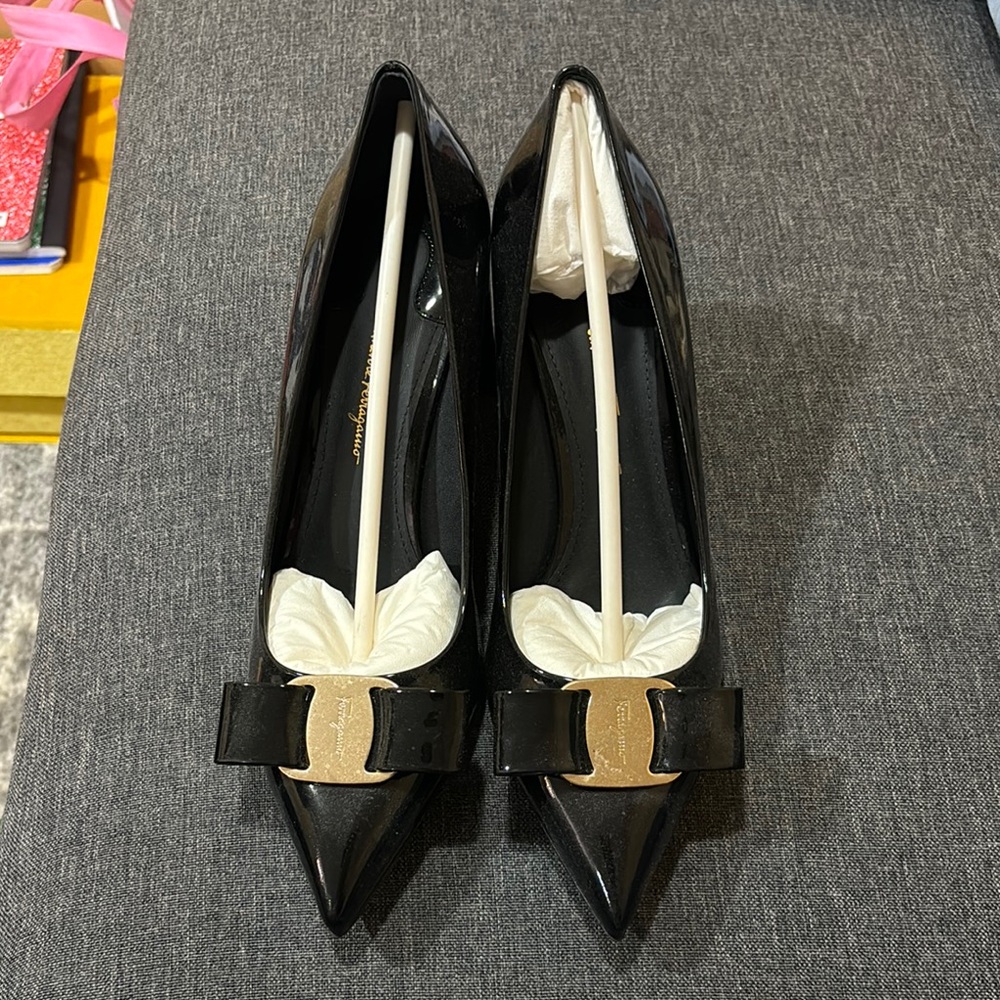 Salvatore Ferragamo Elegant Black Women's Shoes with Bow Detail